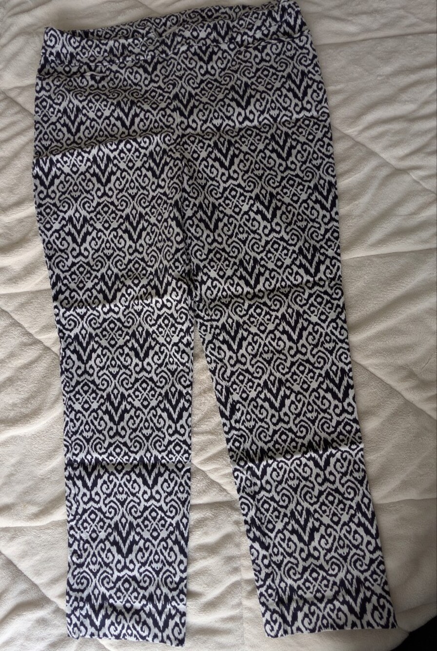 Chico's Navy and White Geometric Cropped Pants